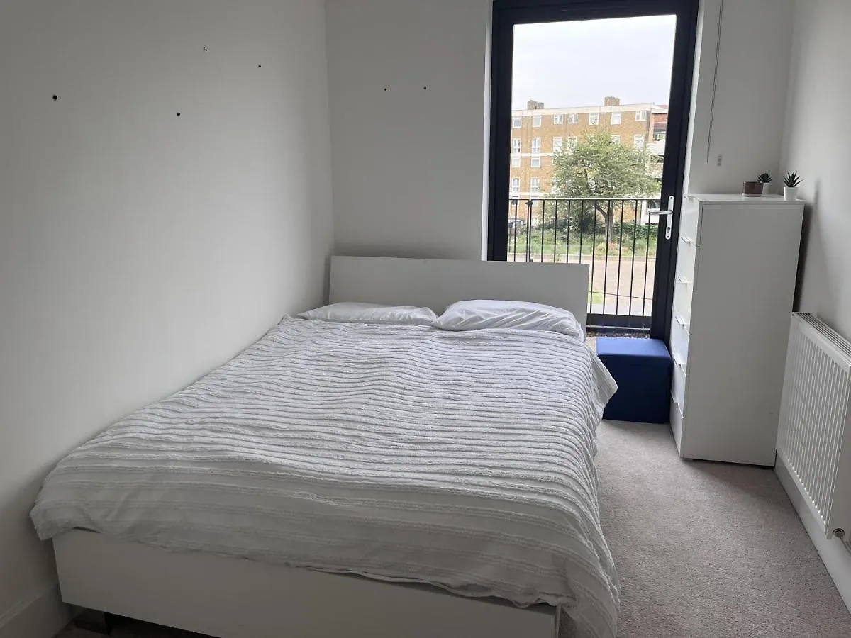 Lovely Charming 2-Bedroom Apartment In Bow London