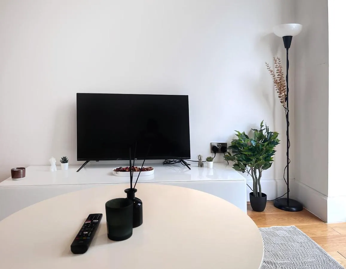 Lovely Charming 2-Bedroom Apartment In Bow London 0*,  United Kingdom