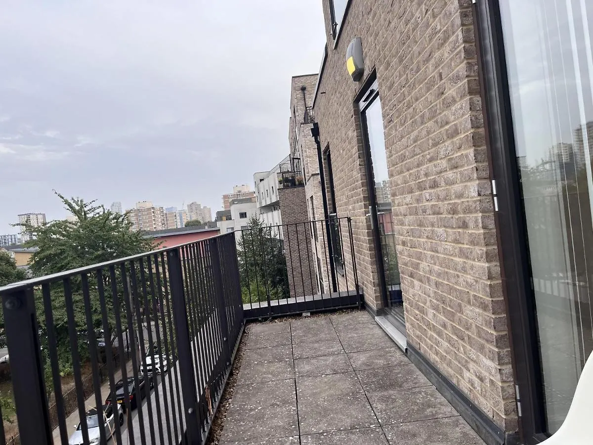 Lovely Charming 2-Bedroom Apartment In Bow ロンドン 0*,