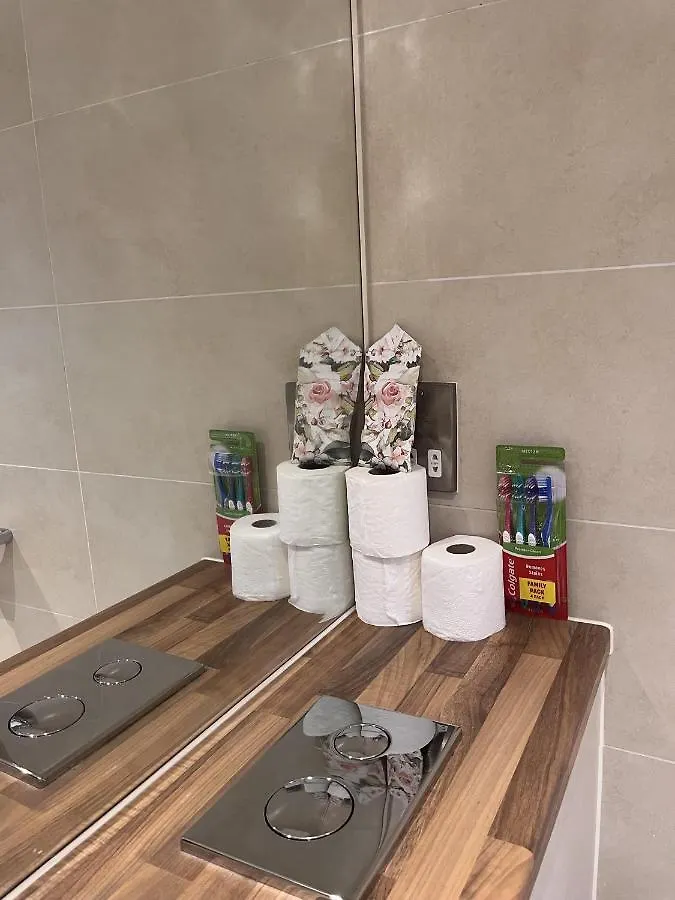 Lovely Charming 2-Bedroom Apartment In Bow ロンドン
